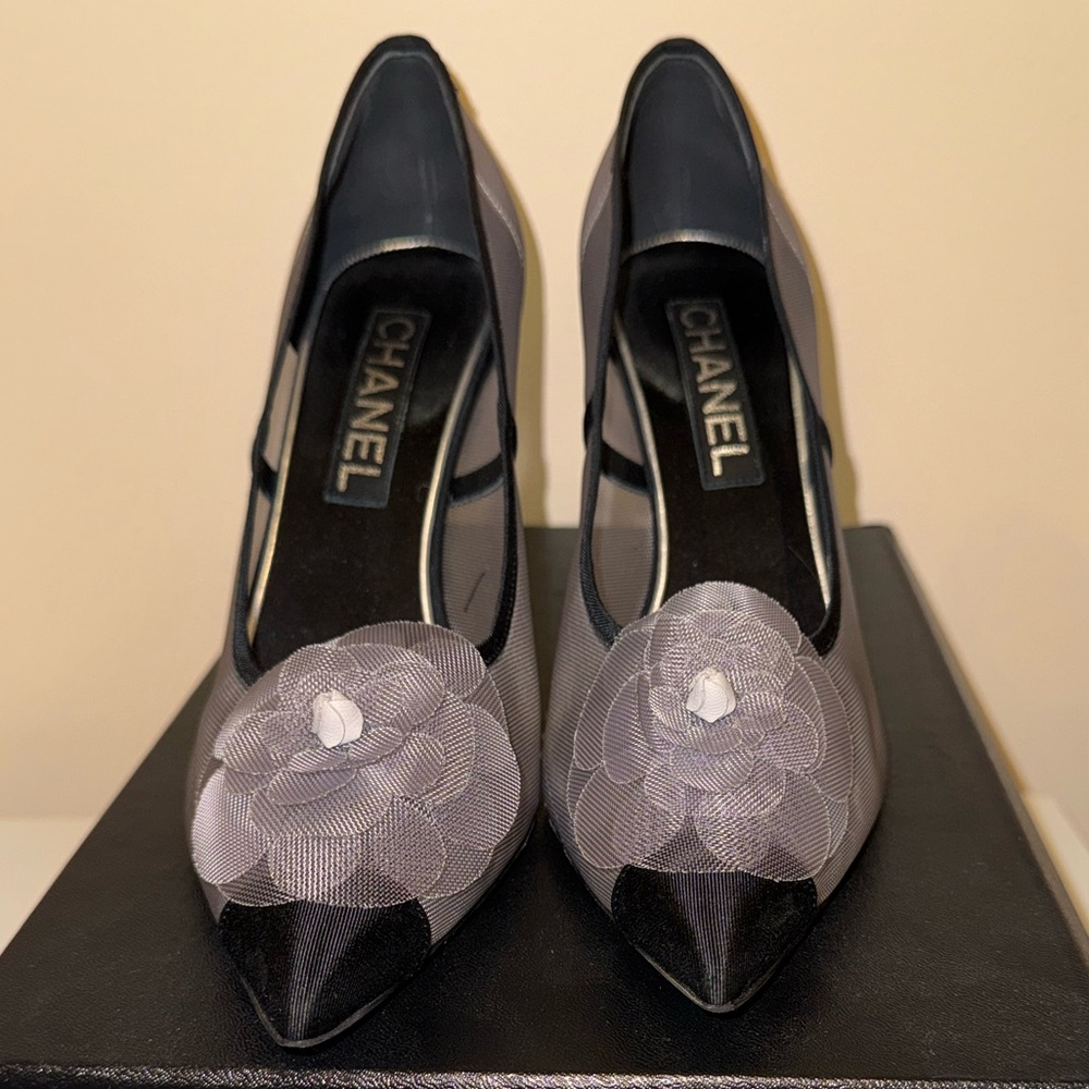 CHANEL 19P Mesh Grosgrain Camellia Black and Grey Pumps